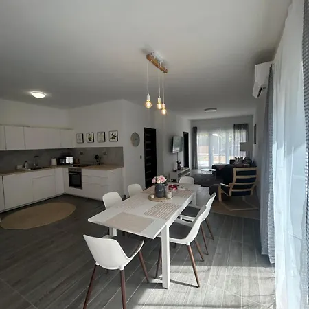 شقة Balaton Royal Balatonfőkajár